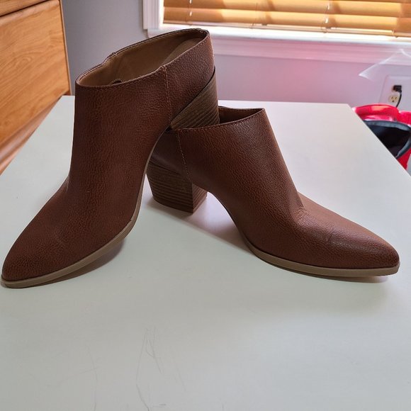 Universal Thread™ ~ Women's Size 9 1/2 ~ Brown ~ Makana ~ Slip on Shoes - Picture 1 of 3